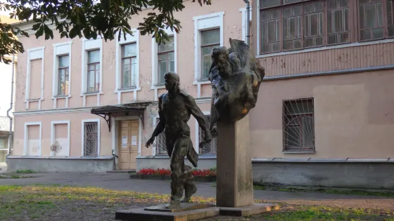 Two Captains Monument