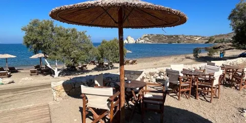 Mavrospilia Beach
