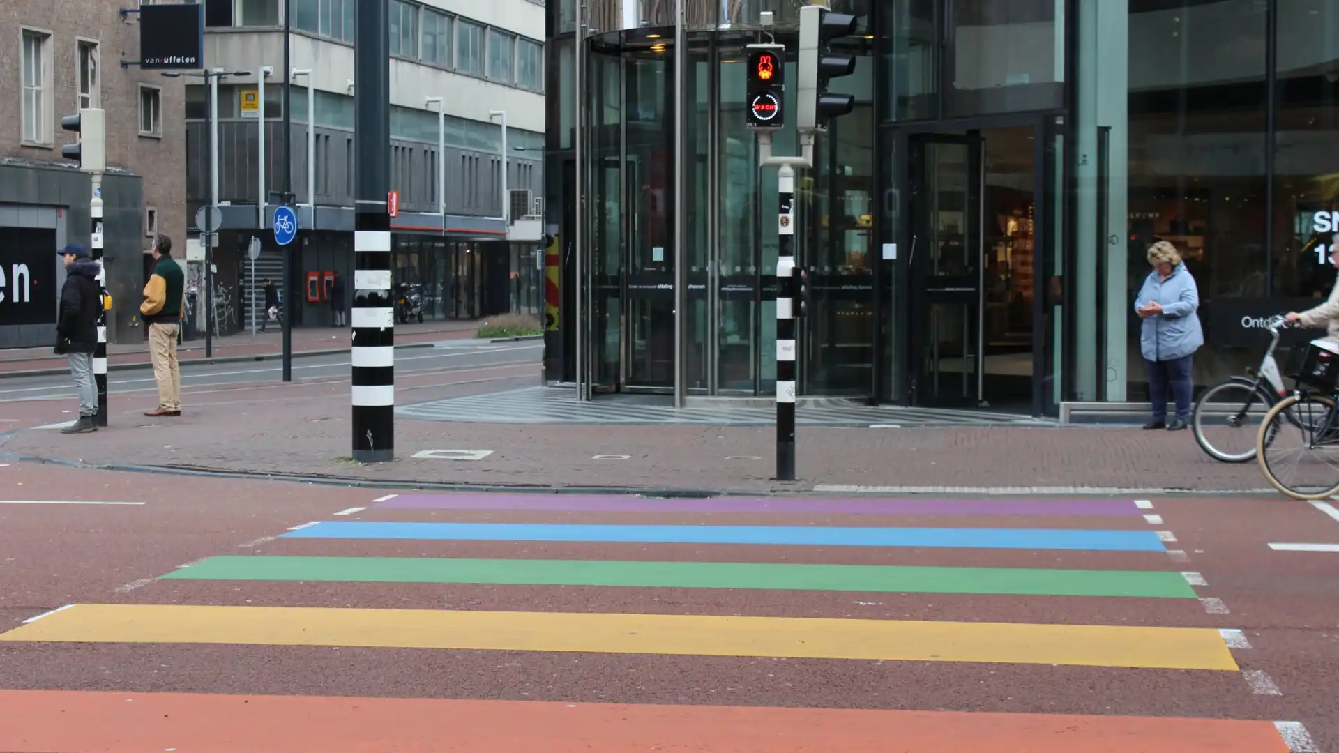 Hotels near Miffy's Traffic Light