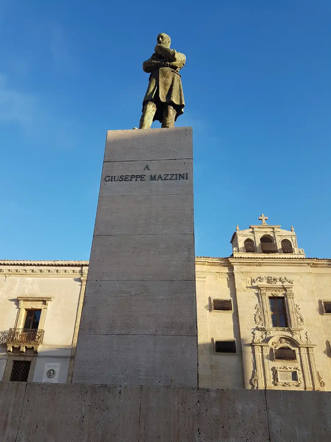 Hotel in zona monumento a Mazzini