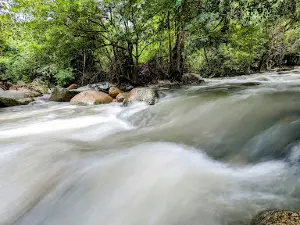 ទឹកធ្លាក់ថ្មក្រាល - Tmor Kral Waterfall
