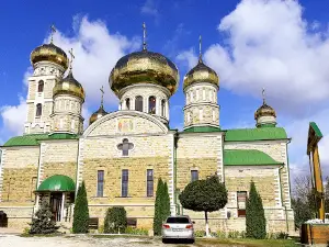 Mănăstirea Glinjeni "Sfânta Treime"