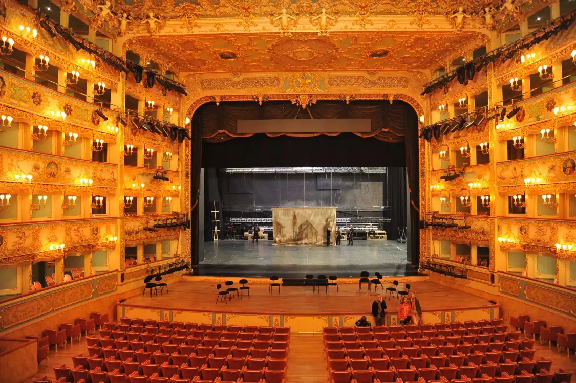 Hotels near Teatro Goldoni