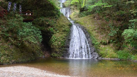 Atera-no-Nanataki Falls