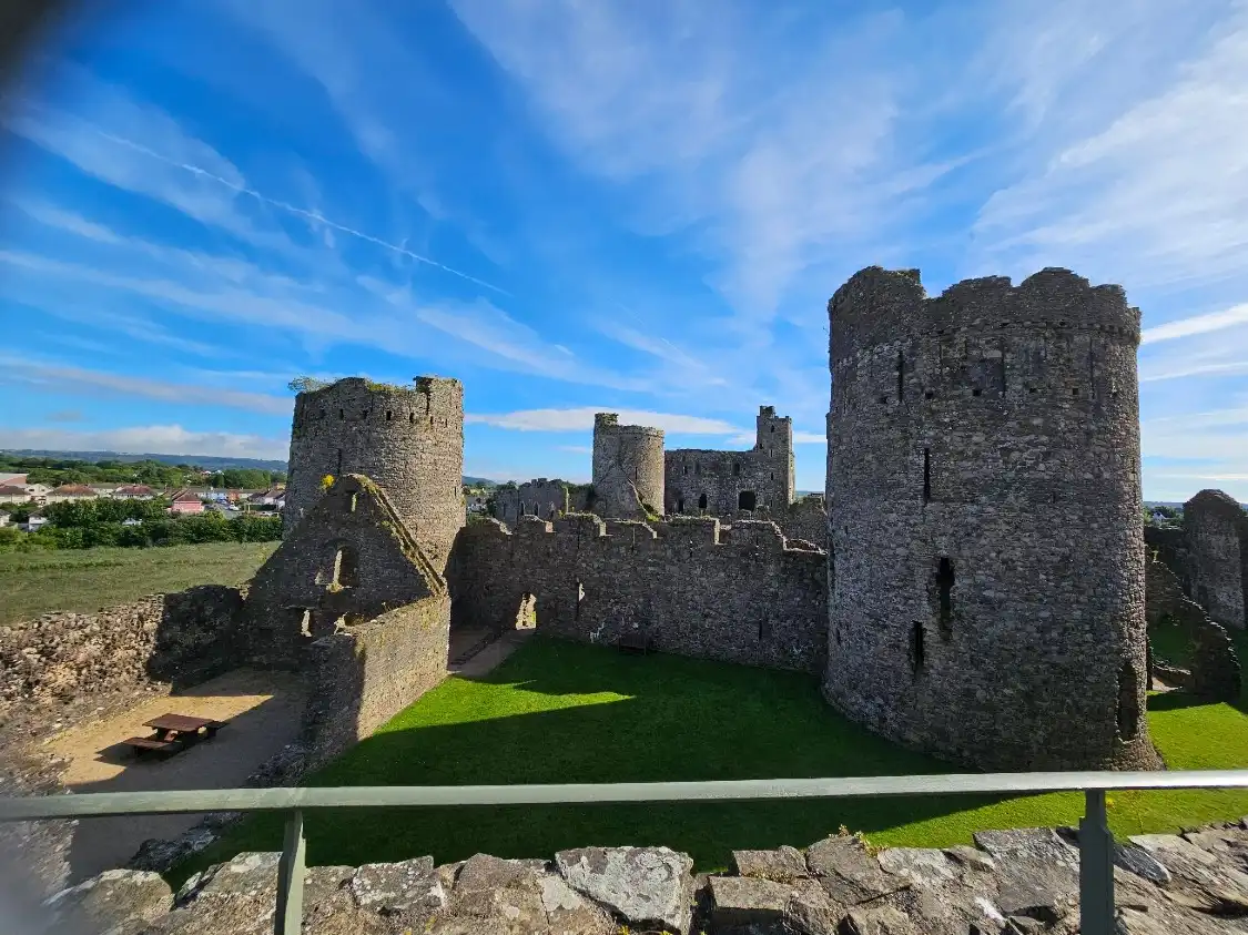 Hotels near Castell Cydweli / Kidwelly Castle