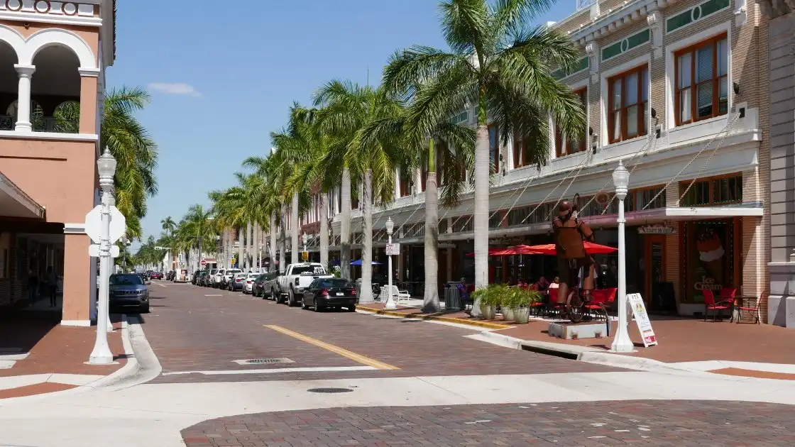 โรงแรมใกล้Fort Myers River District