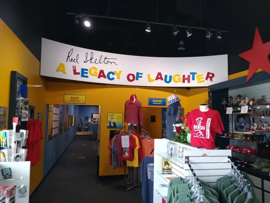 Các khách sạn gần The Red Skelton Museum of American Comedy
