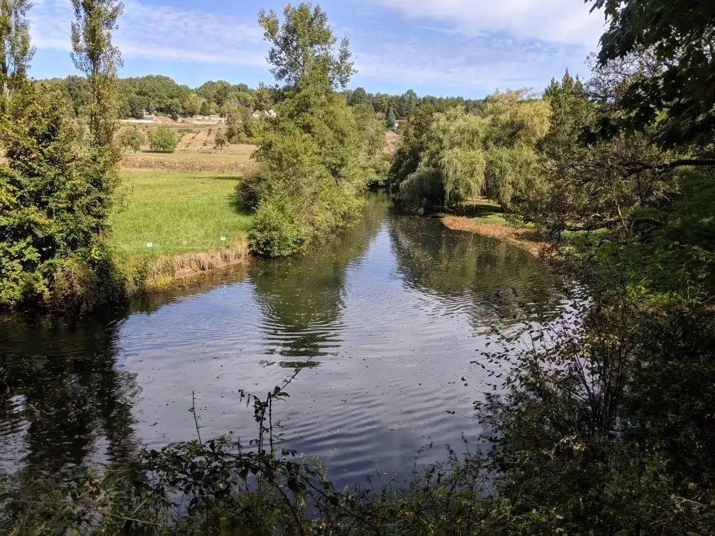 Les Jardins Tranquilles附近的飯店