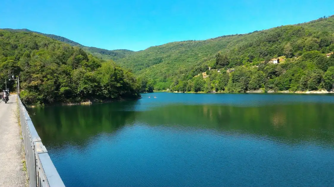 Hotels near Lake of Osiglia