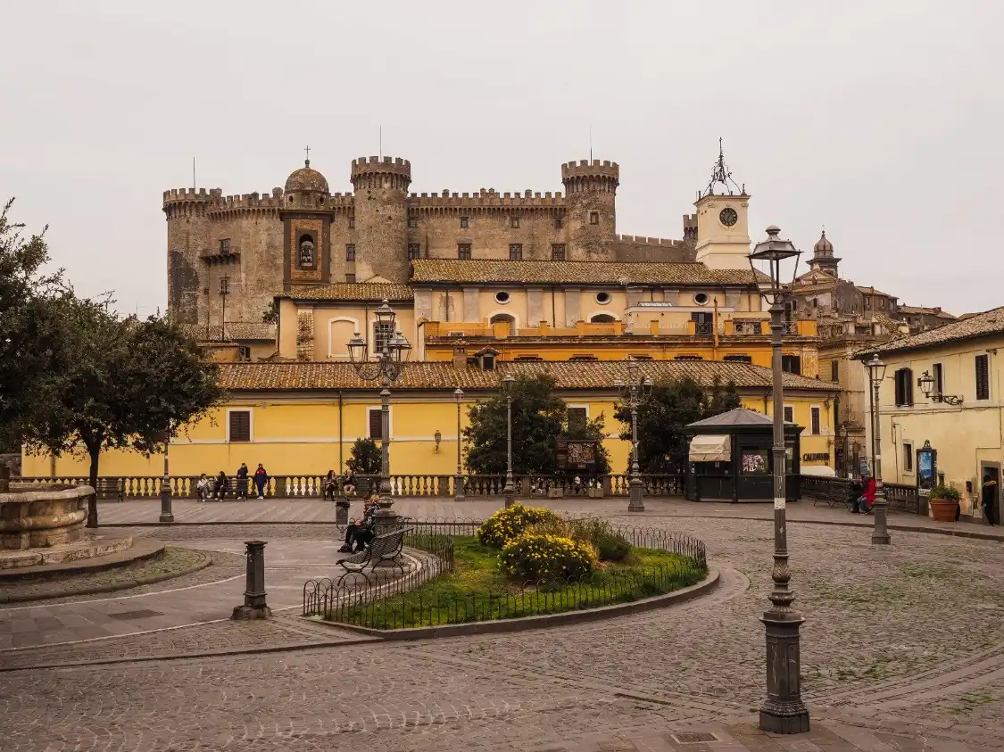 Piazza IV Novembre （Piazza del Comune）附近的飯店