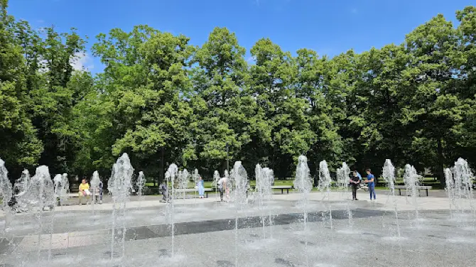 L'esplanade D'eau: bassin de la pepiniere