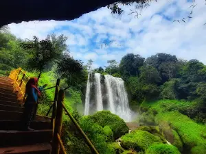 WISATA AIR TERJUN CURUG SEWU KENDAL