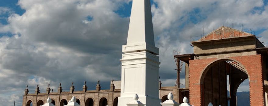 Piramide de Mayo - La Punta San Luis