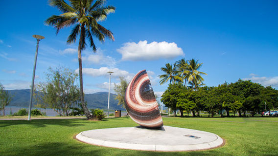 The Big Cairns Esplanade Art - Telescopus