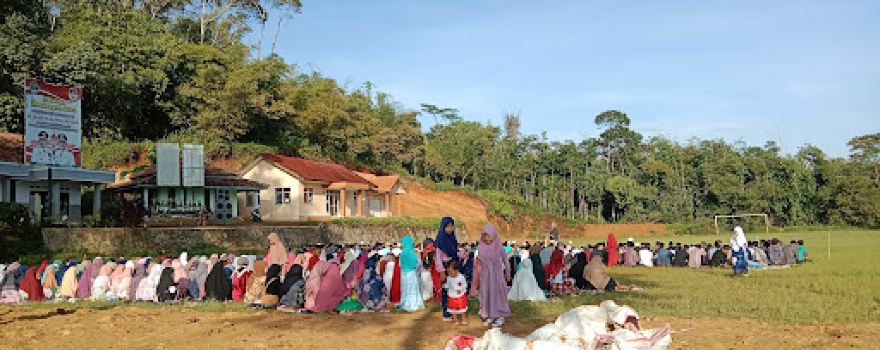 Lapang Sepak Bola Desa Sukamanah