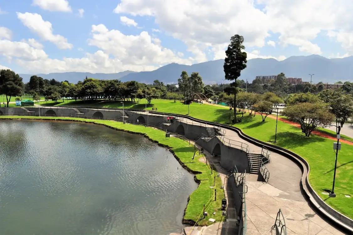 Các khách sạn gần Parque Central Simon Bolivar