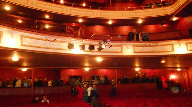 3_New Theatre