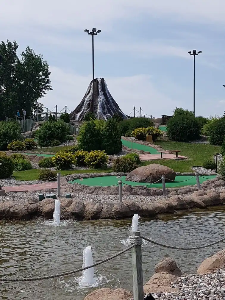 Hotels near Thunder Road