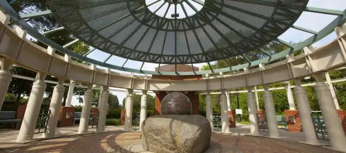 Hotels near Chadwick Arboretum