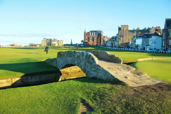 Hotels near Swilcan Bridge