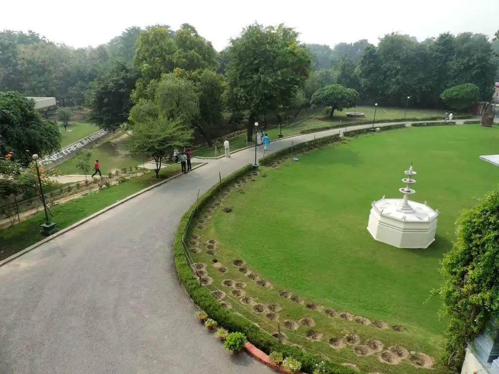 Hotels near Jawahar Planetarium