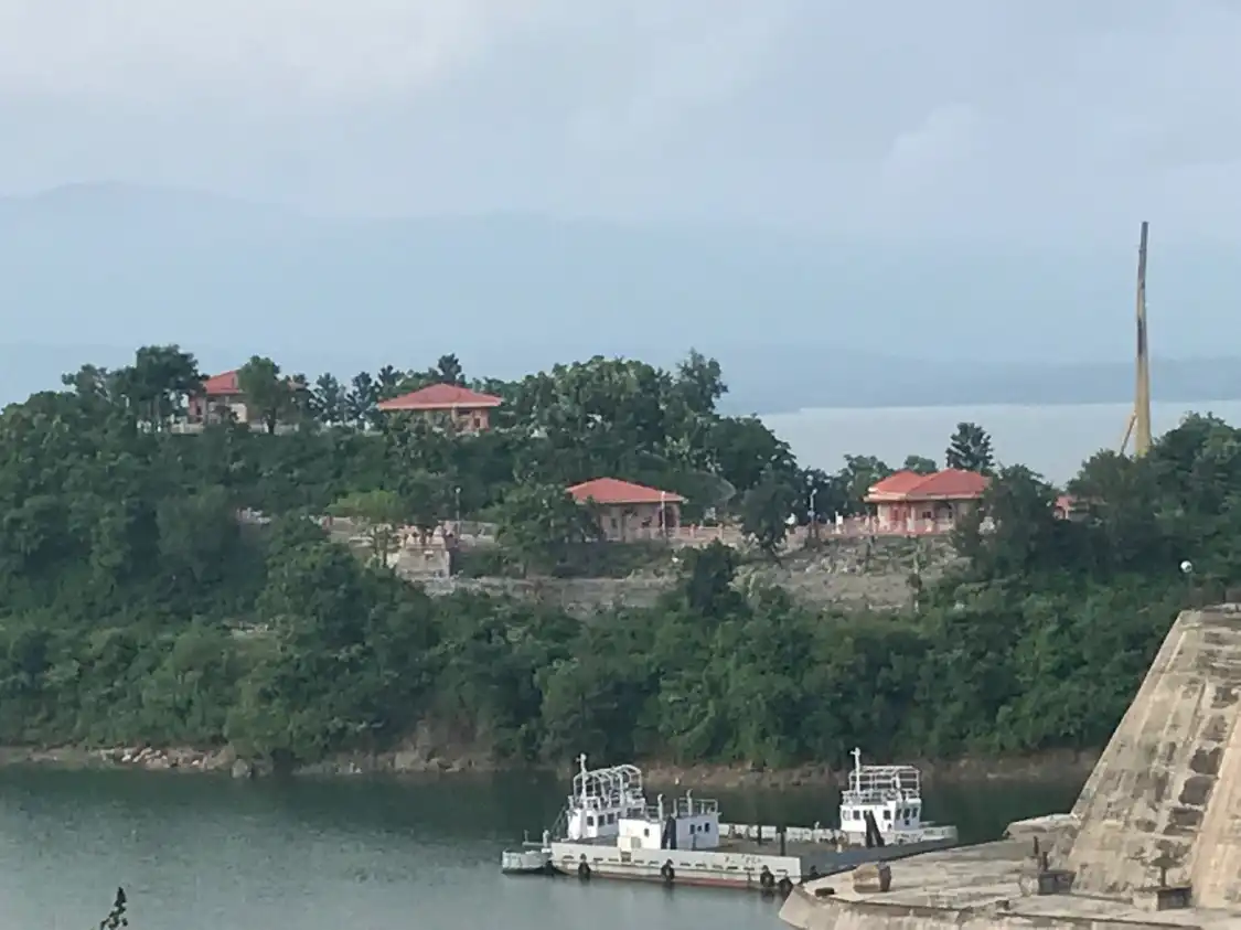 Hotels near Ranjit Sagar Dam