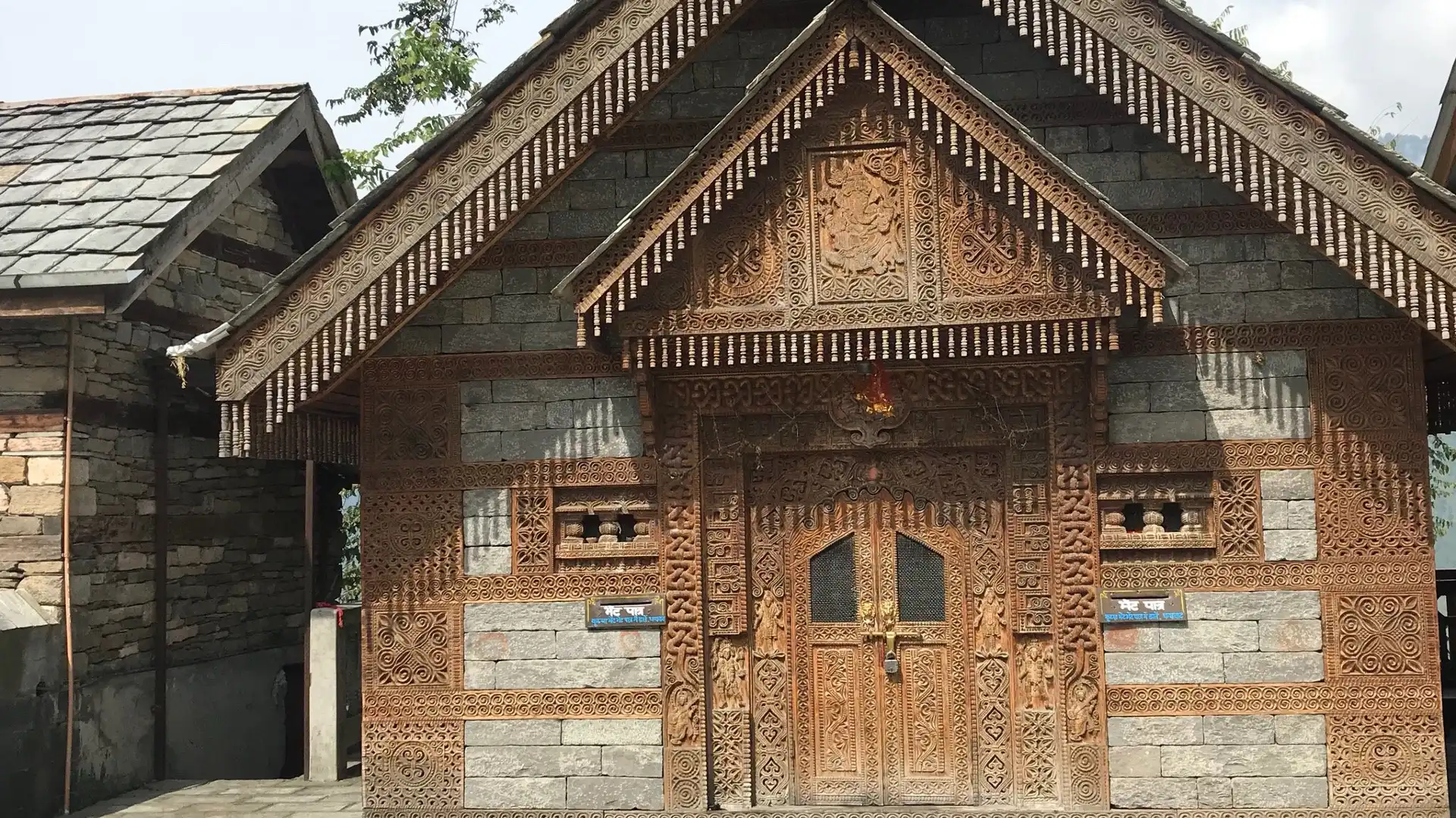 Hotels near Naggar Castle