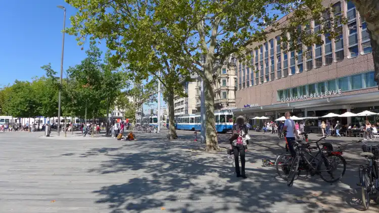 Hotels near Sechselautenplatz