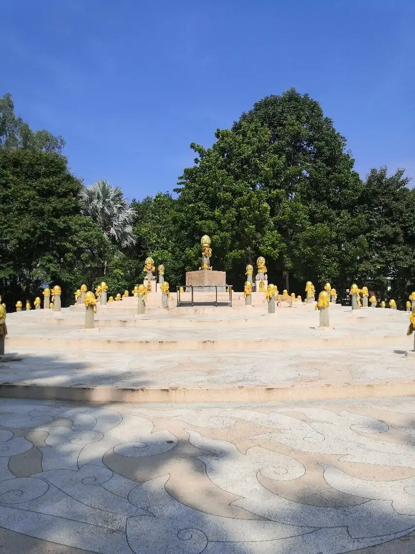 The Navel City Pillar of Chiang Rai 주변 호텔