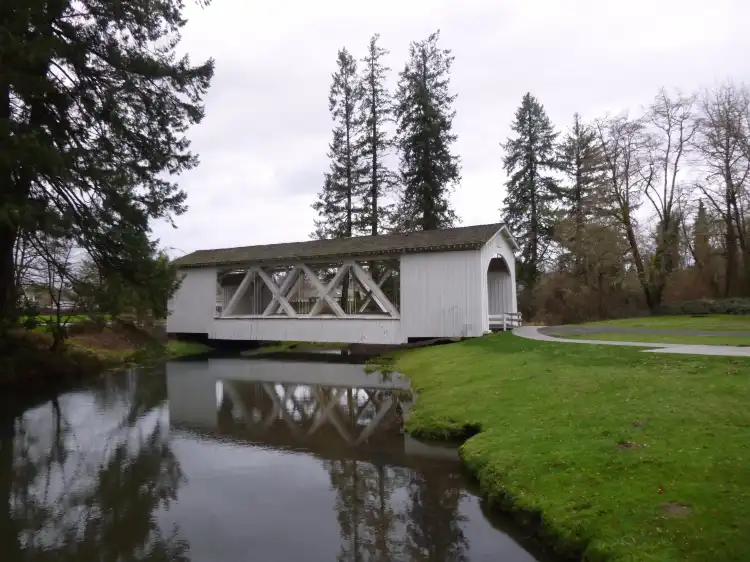 Hotels in Stayton