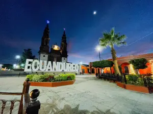 Plaza Municipal Ecuandureo
