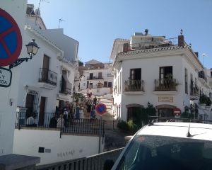 香港-弗裏希利亞納 機票酒店 自由行