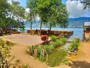 Dermaga Wisata Teluk Suyen Bamil Nosar