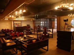 Aqua Bar & Grill