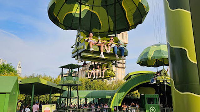 Toy Soldiers Parachute Drop