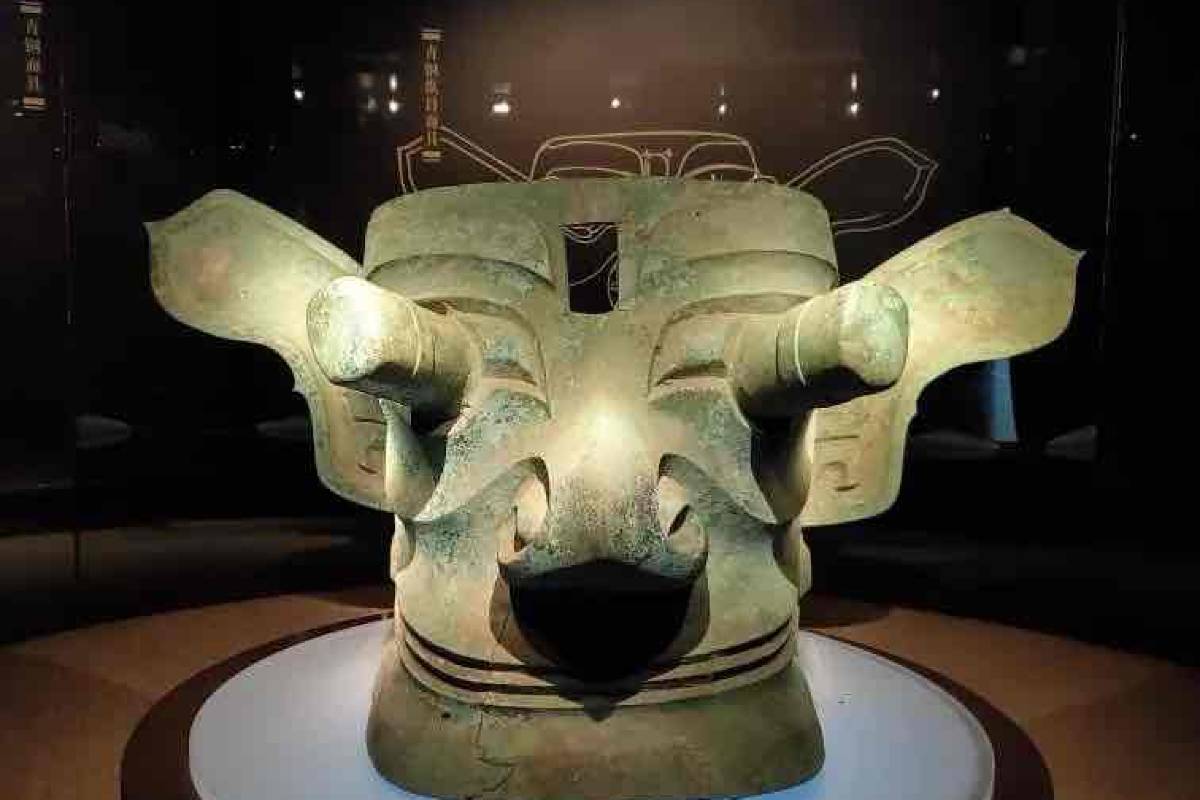 三星堆博物館 | 青銅縱目面具