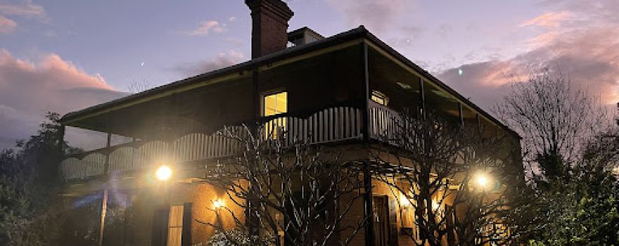 "The Oaks" Historical Residence