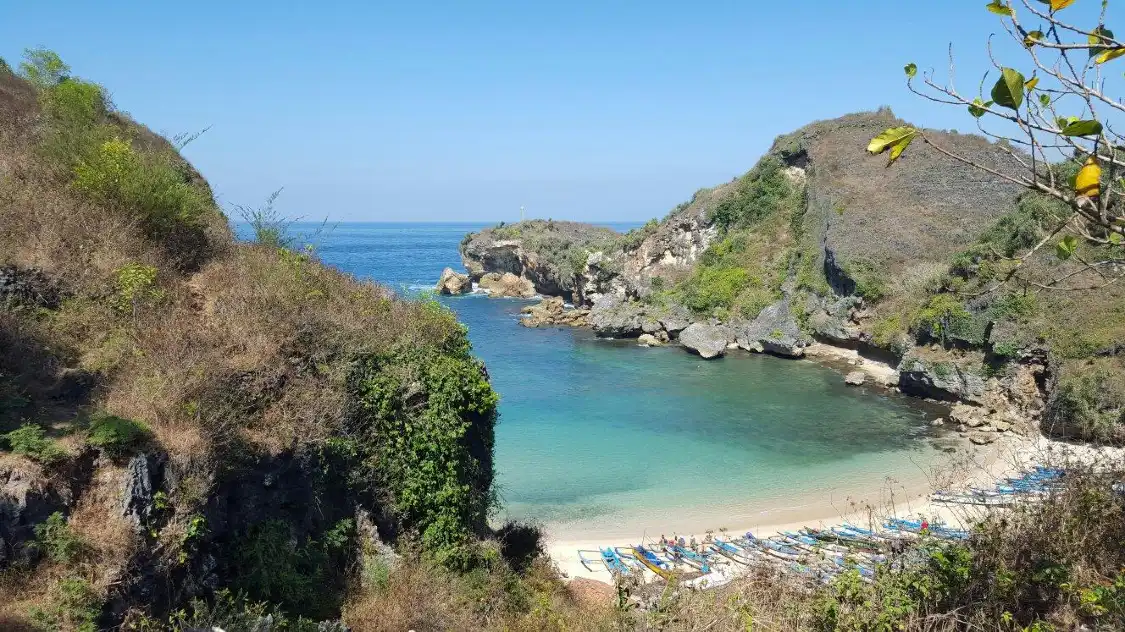 Hotels near Ngrenehan Beach