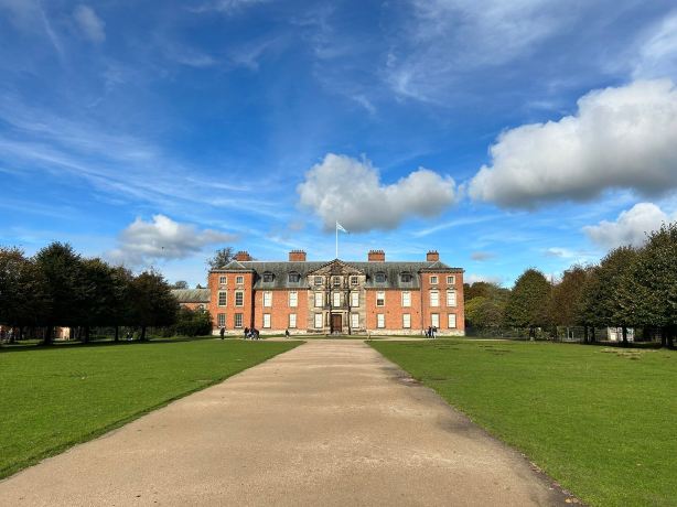 Compare 5 airports near Altrincham