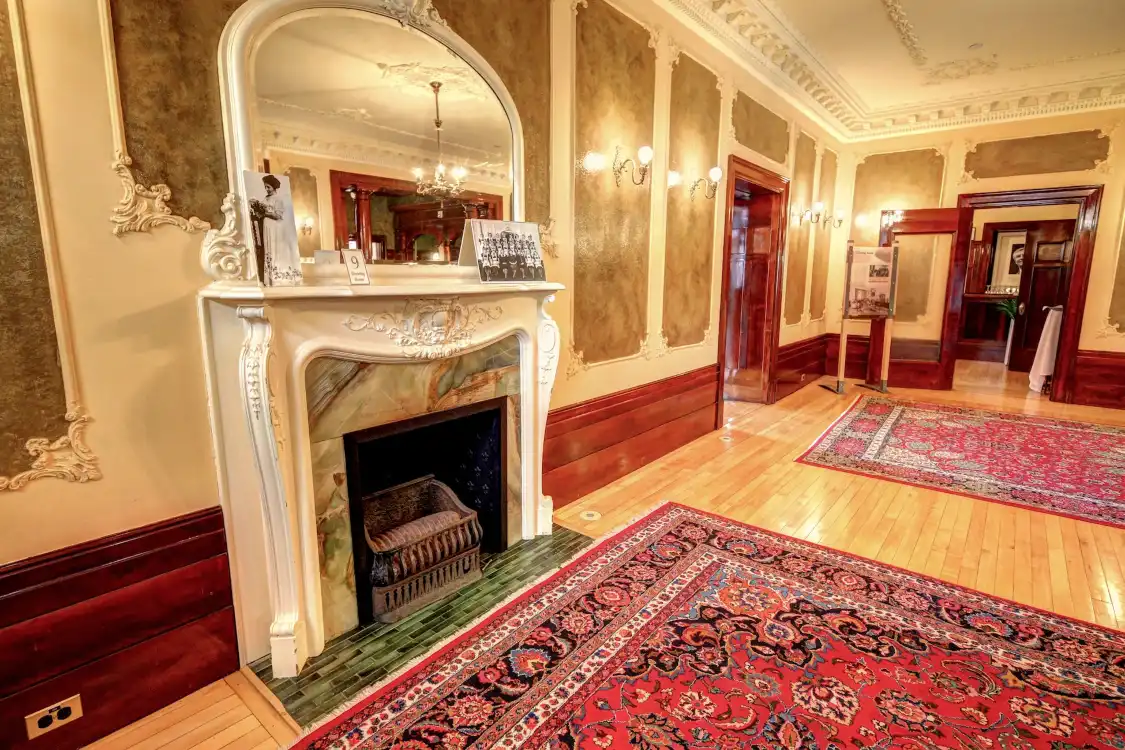 Hotel in zona Lougheed House