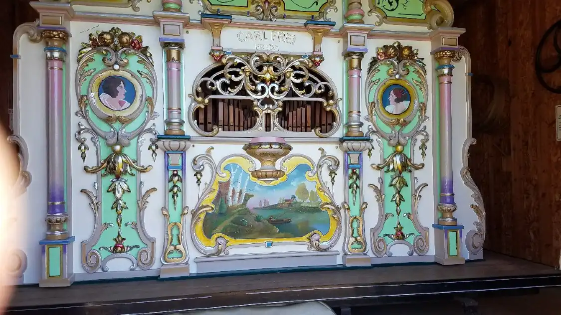 Hotels near Windmill Island Gardens