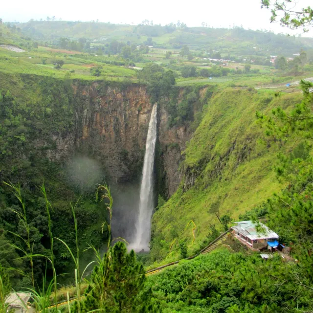 sipiso piso waterfall view