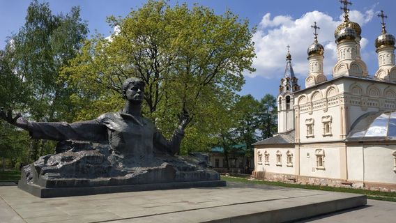 Sergey Yesenin Monument