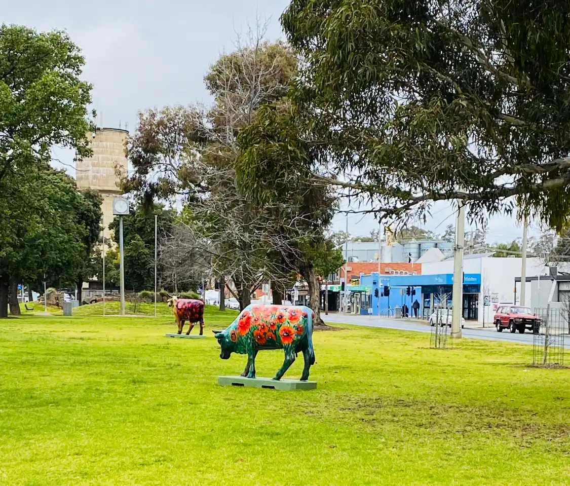 Hotels near Shepparton Moooving Art