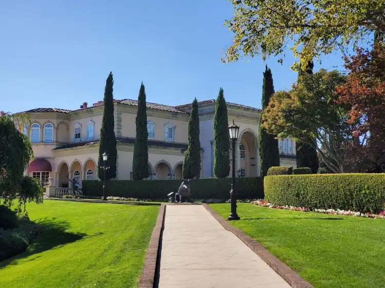 Hotels in Cloverdale