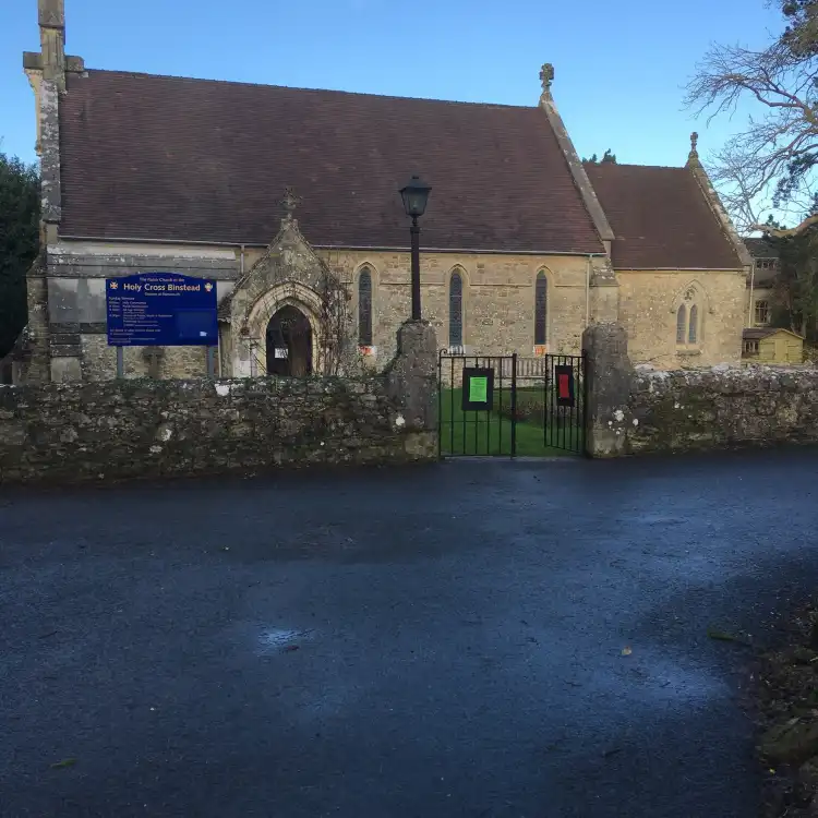 Hotels near Holy Cross Church, Binstead