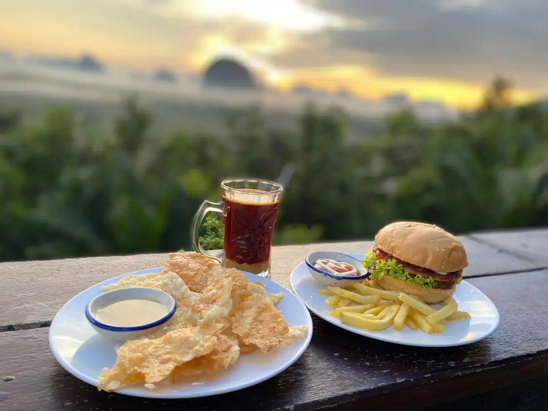 Hotels near Din Daeng Doi