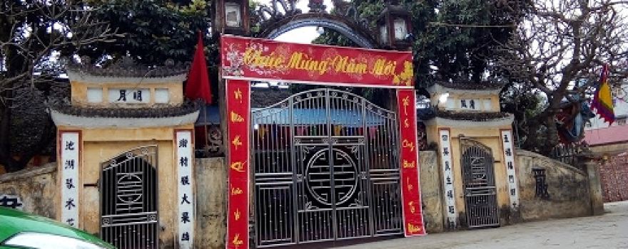 Dinh Cau Lac minister of worship 2 Hai Ba Trung