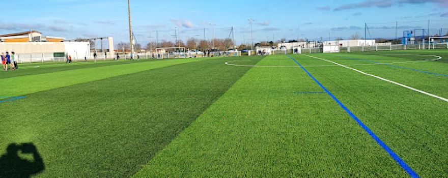Terrain de football synthétique