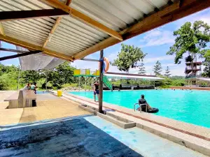 Kolam Renang Batu Isi